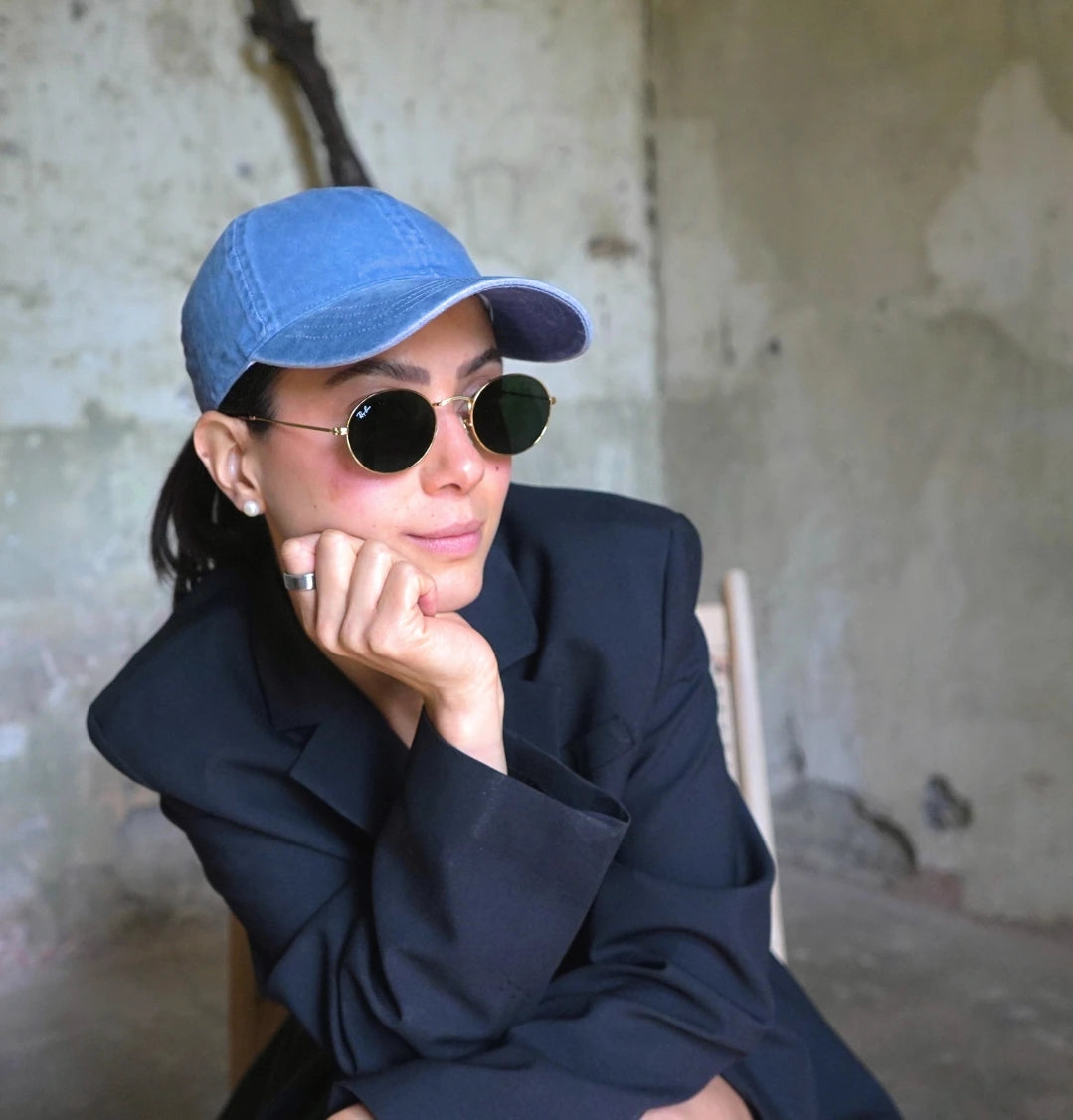 Gorra estilo mezclilla deslavada para pelo largo