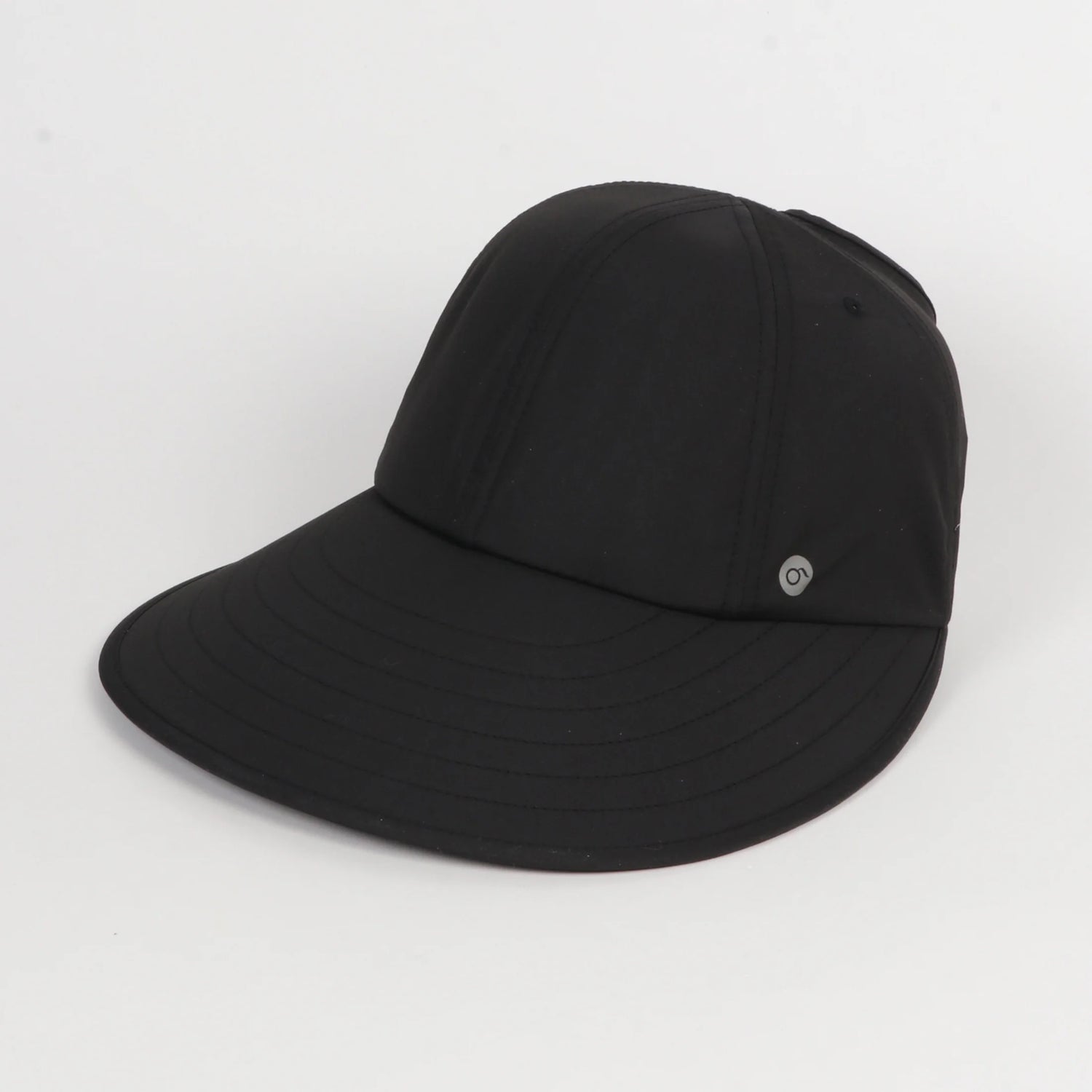 Sombrero negro con visera amplia para protección solar